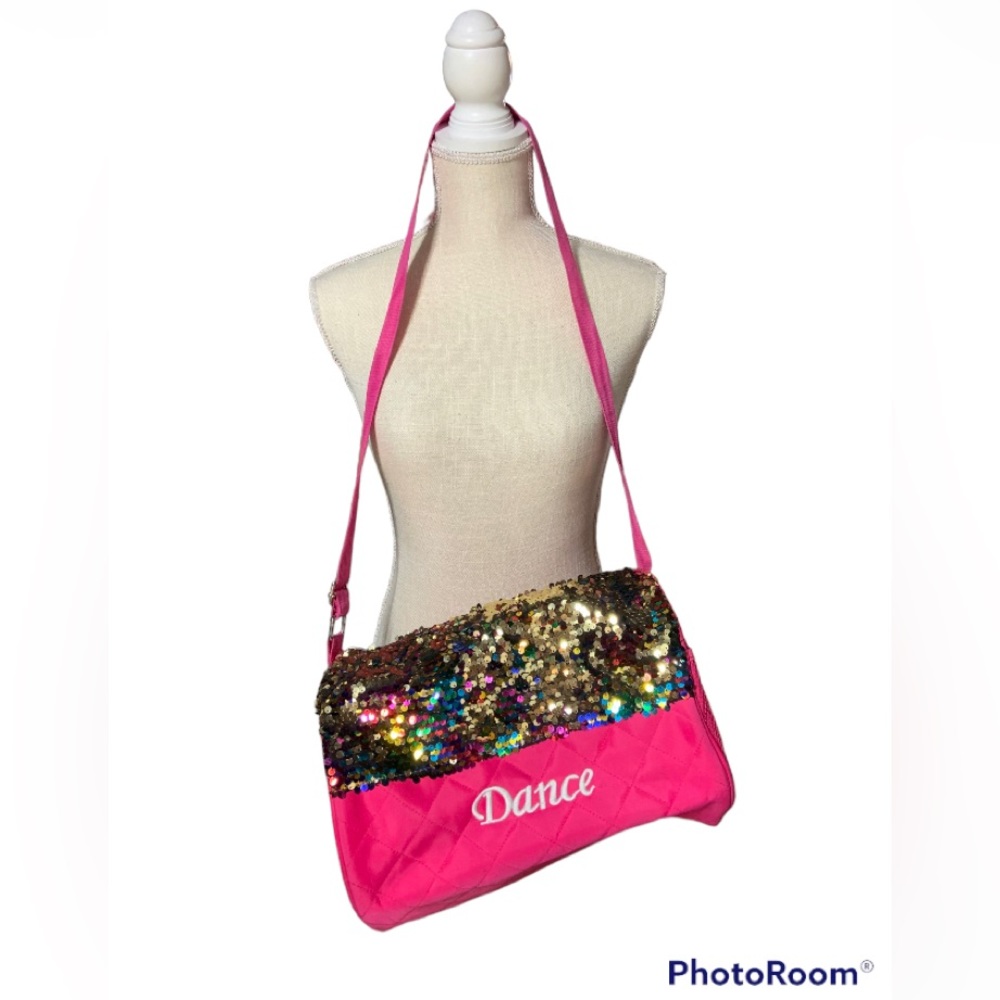 Girls‎ dance bag.